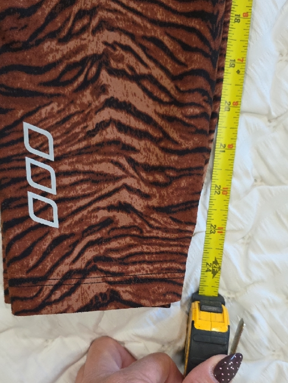 Lorna Jane Brown Tiger-Print Sports Bra & Leggings - Picture 11 of 11